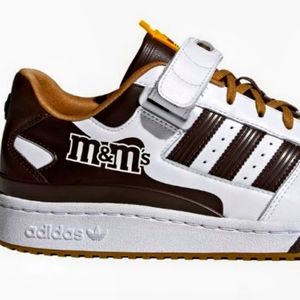 Adidas size 9.5 white tan and brown